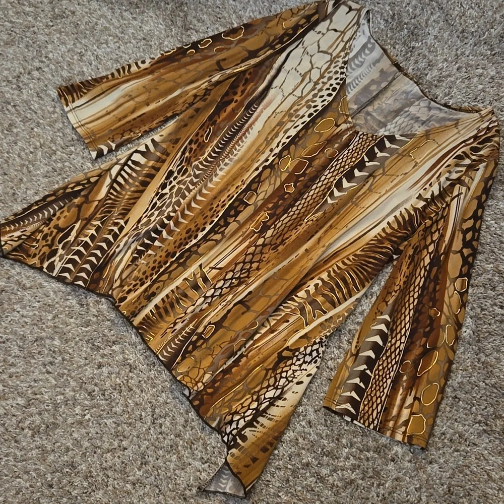 Animal Print Top - Picture 3 of 7